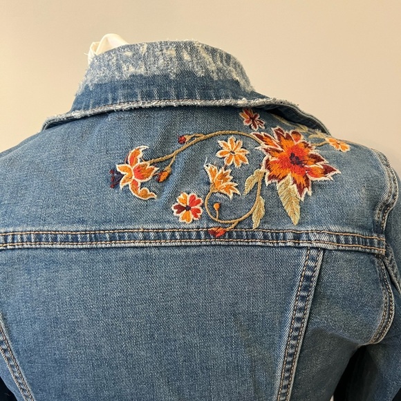 Driftwood Geena Embroidered Floral Denim Jacket -  XS - Picture 6 of 9